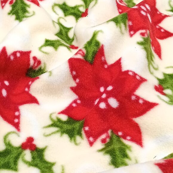 1.5 Yards Holiday Fleece Fabric Christmas Poinsettia & Holly Print Joann Exclusi - Picture 2 of 3